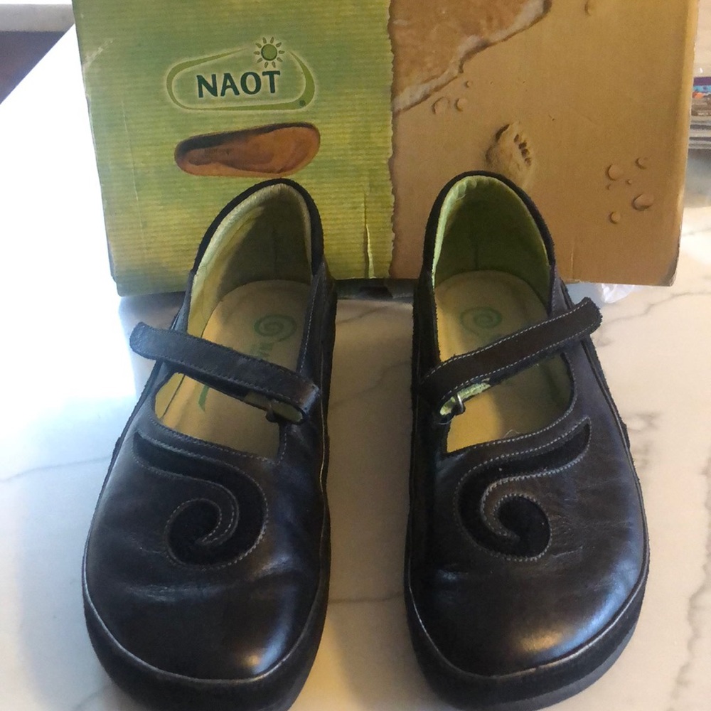 Naot Black shoes with suede decor Size 38 ( US 7.5)